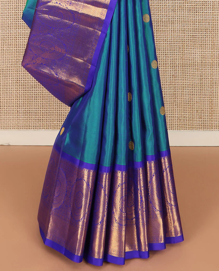 Blue chakram buttas Kanchipuram silk saree, contrast border of muthu, rudraksham,  poo chakram, and mayil kann designs, and chakram motifs pallu - Image 4