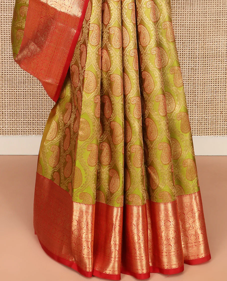 Green Kanchipuram Silk Saree Delicately Woven with Manga Jacquard Design, Complemented by Contrast Border of Thilakam, Chakram, Manga, Kodi Visiry, Mayil, and Jada Nagam Designs, Pallu Gleamed Up with Jaal Designs, and Paired with a Contrast Blouse - Image 4