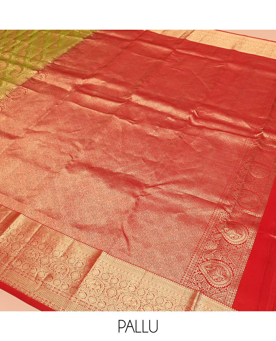 Green Kanchipuram Silk Saree Delicately Woven with Manga Jacquard Design, Complemented by Contrast Border of Thilakam, Chakram, Manga, Kodi Visiry, Mayil, and Jada Nagam Designs, Pallu Gleamed Up with Jaal Designs, and Paired with a Contrast Blouse - Image 5