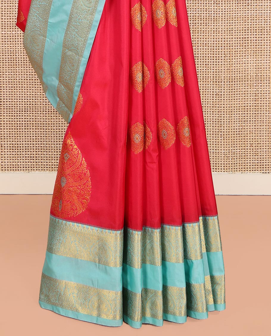 Red Budget Silk Saree, Enthralled with Meena Zari Buttas on Its Body, Complemented by Contrast Traditional Zari Design Rettai Pettu Border, Intricately Designed Pallu, and Paired with a Contrast Blouse - Image 3